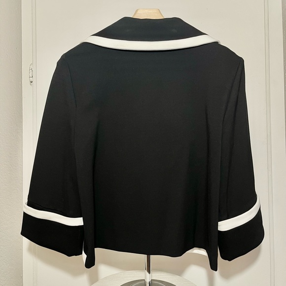 Joseph Ribkoff Elegant short Cape - Picture 3 of 4